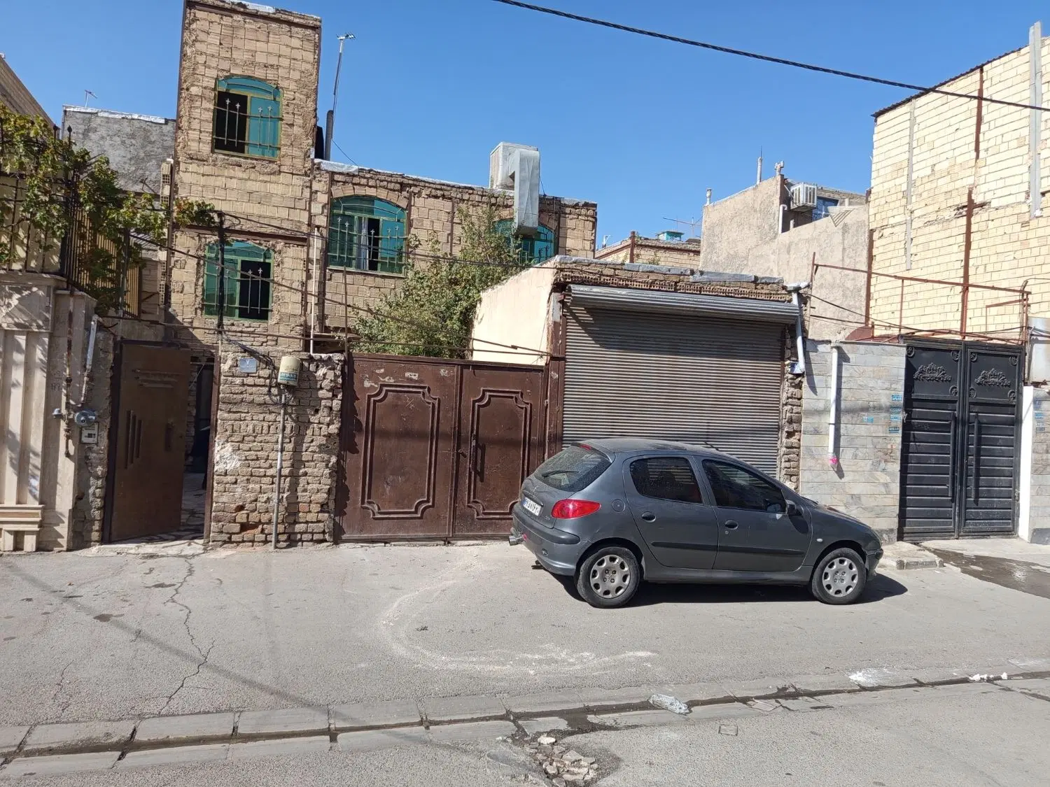 فردوسیه شهریار خونه  ویلایی و معازه سند تک برگ
