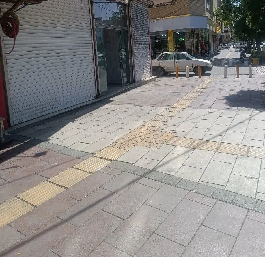 ۲۰۰ م رهن  ، ۲۱ ملیون  اجاره .حدود ۲۰ متر تجاری