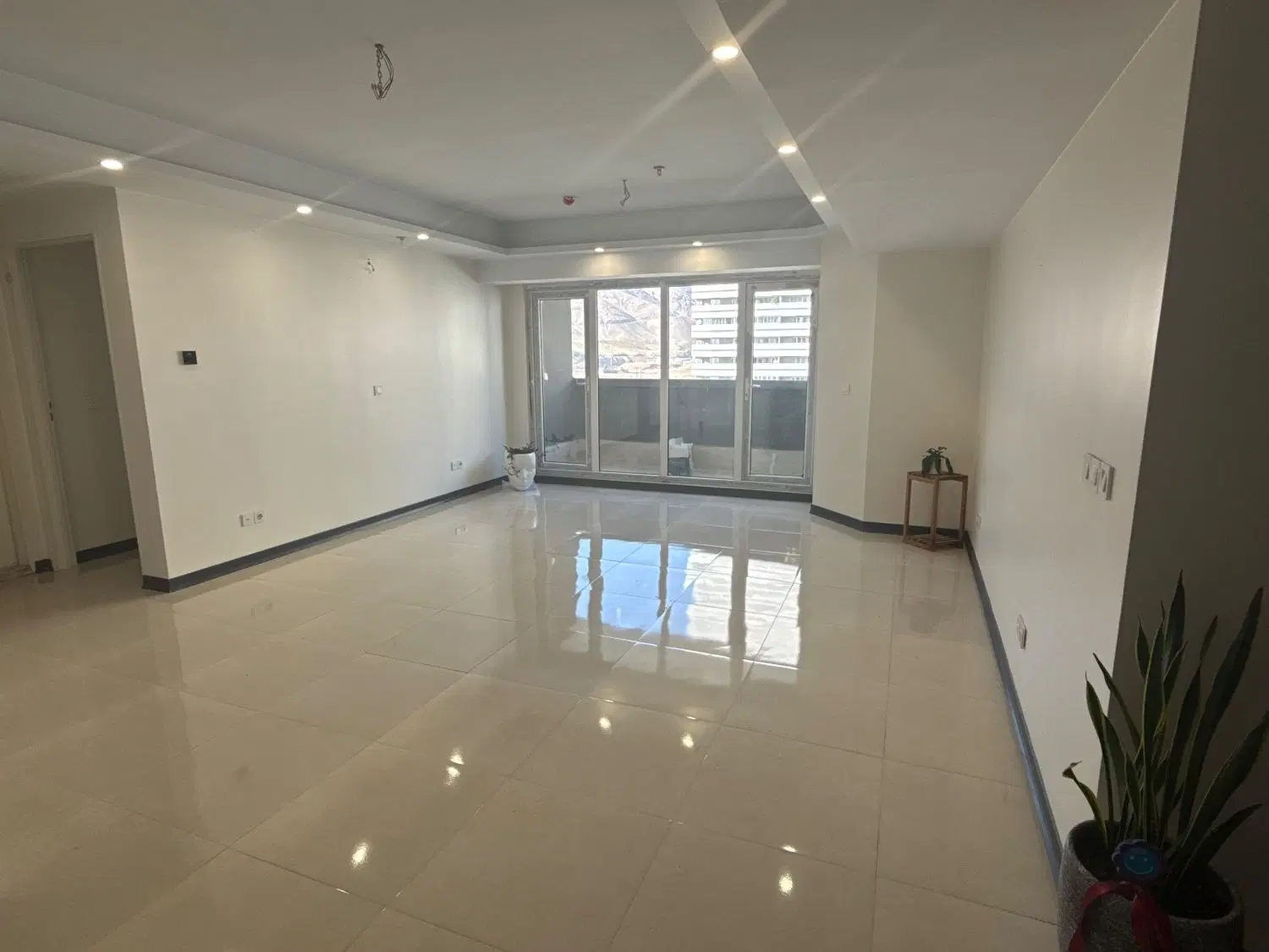 فروش آپارتمان ۶۷ متری دریاچه