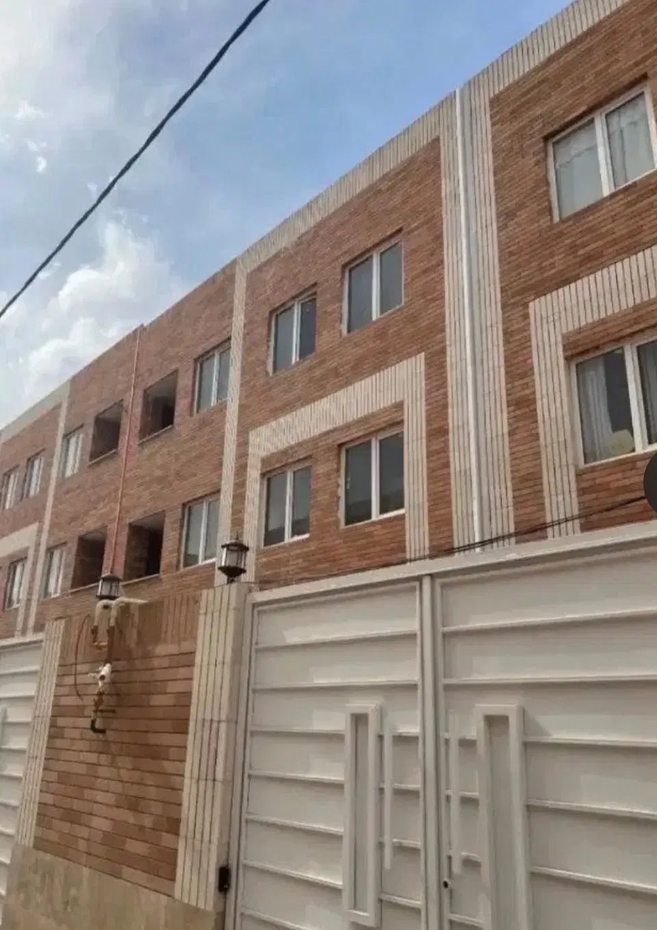 فروش فوری ویلایی دو واحدی اندیشه غدیر یزد
