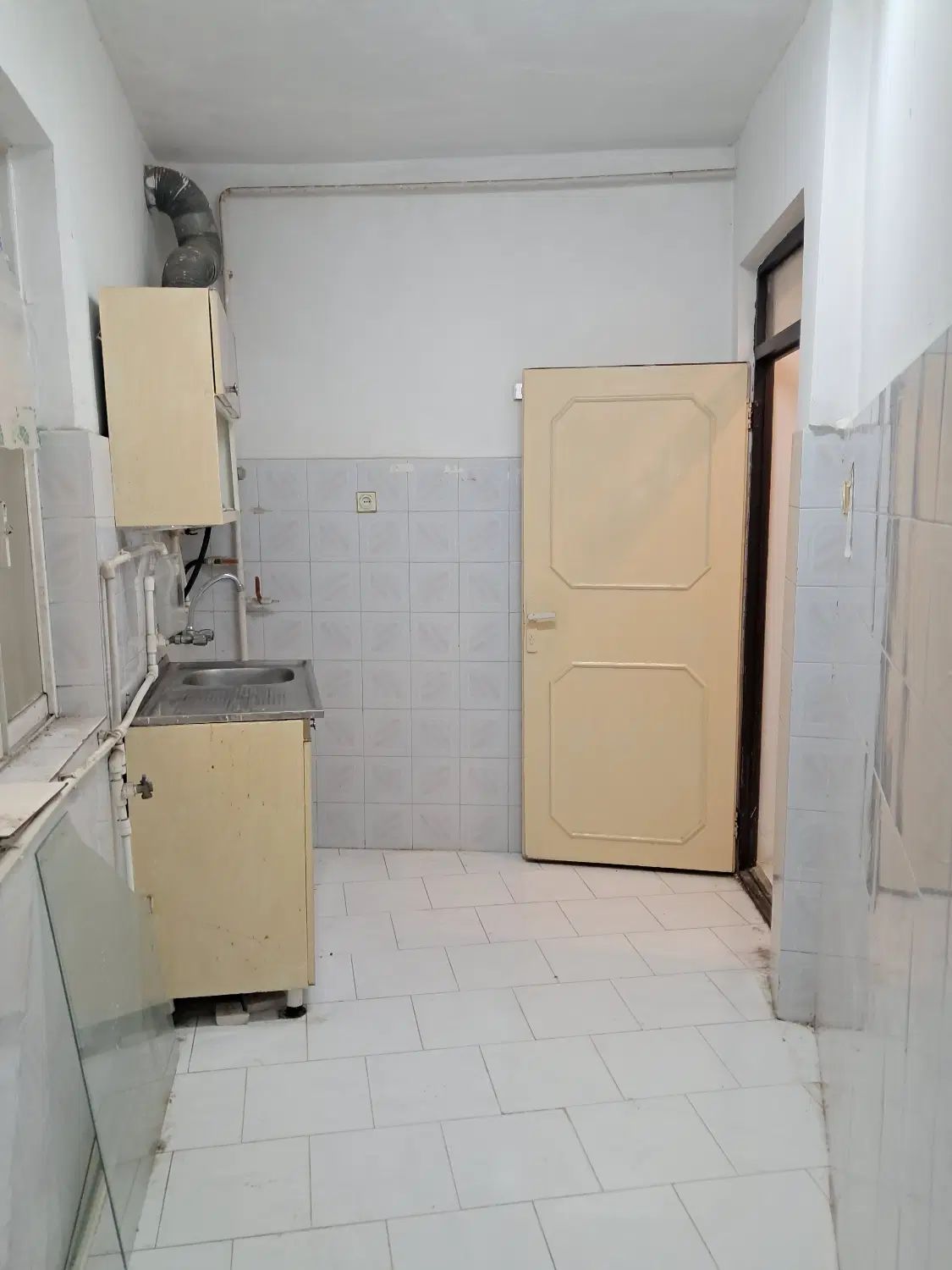 یک باب مغازه به همراه سوییت