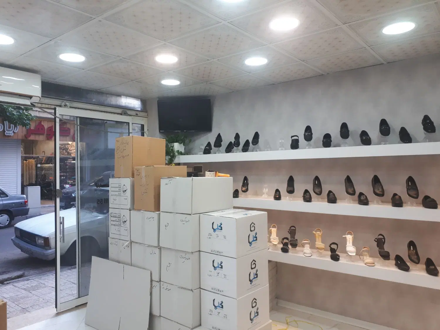 مغازه ۳۰ متری  با حاشیه ۴ونیم متری جهت اجاره
