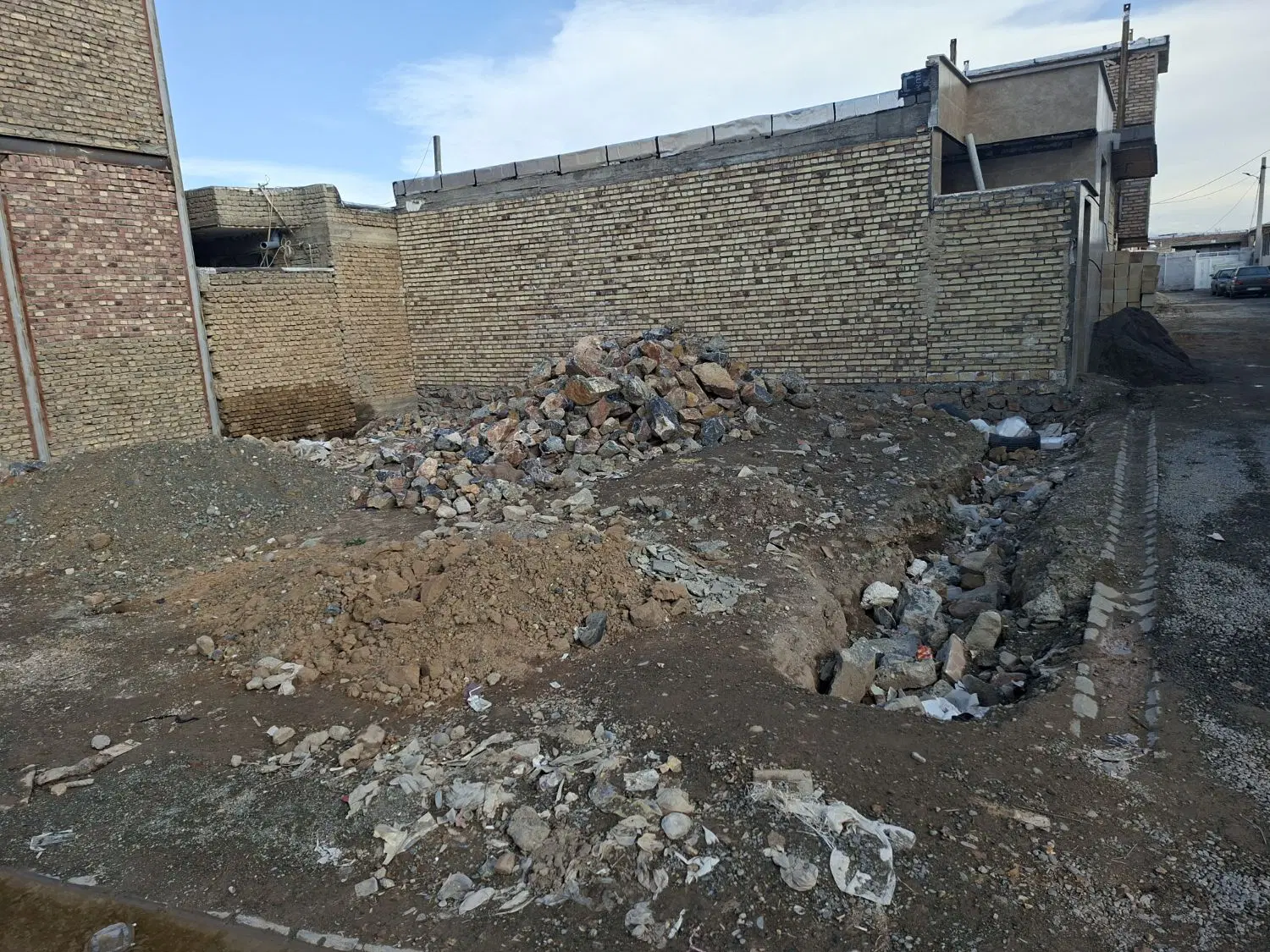 زمین مسکونی تجاری بر کوچه دو نبش