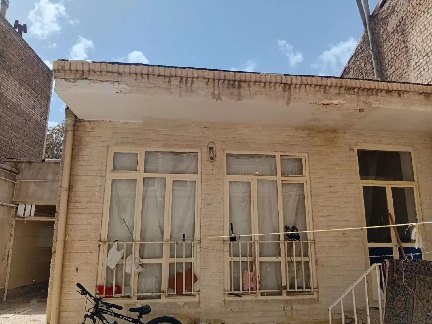 حیاط حجتی کوی فرهادی _دو عدد مغازه