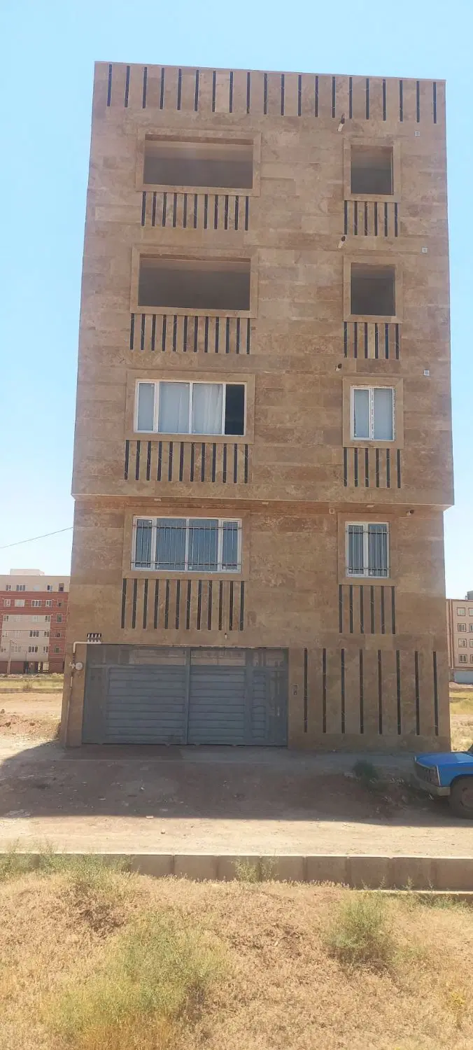 خانه در باغ عمران ب متراژ ۱۲۵و۳خواب بفروش میرسد