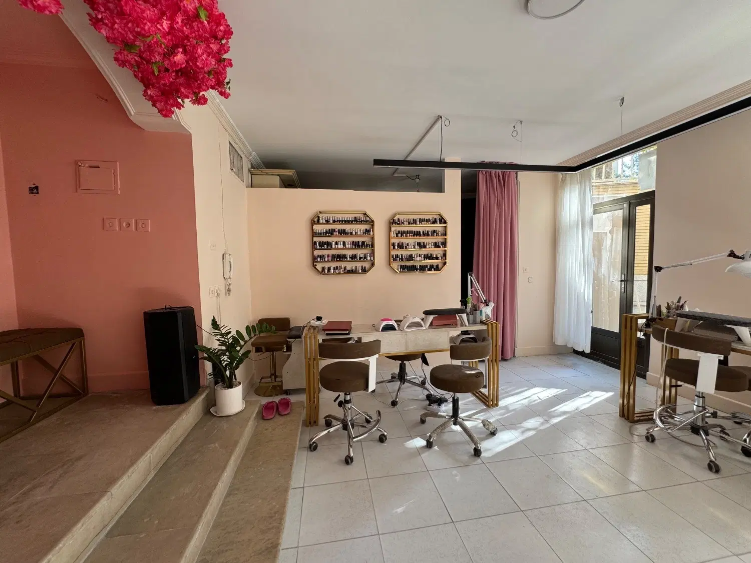 اجاره لاین ناخن در باغ دریاچه