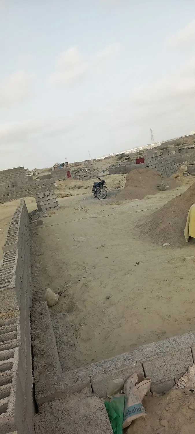 ۲۰۰ متر زمین میراباد سه ردیف دیوار