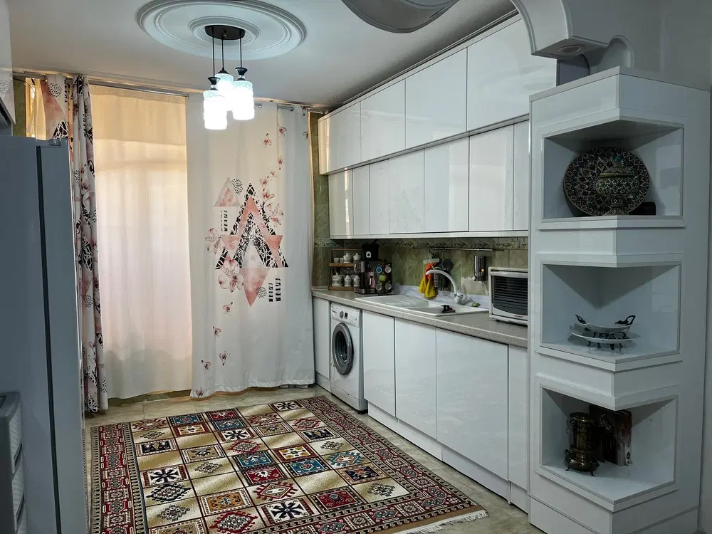 فروش ۸۰ متری خیابان اریا