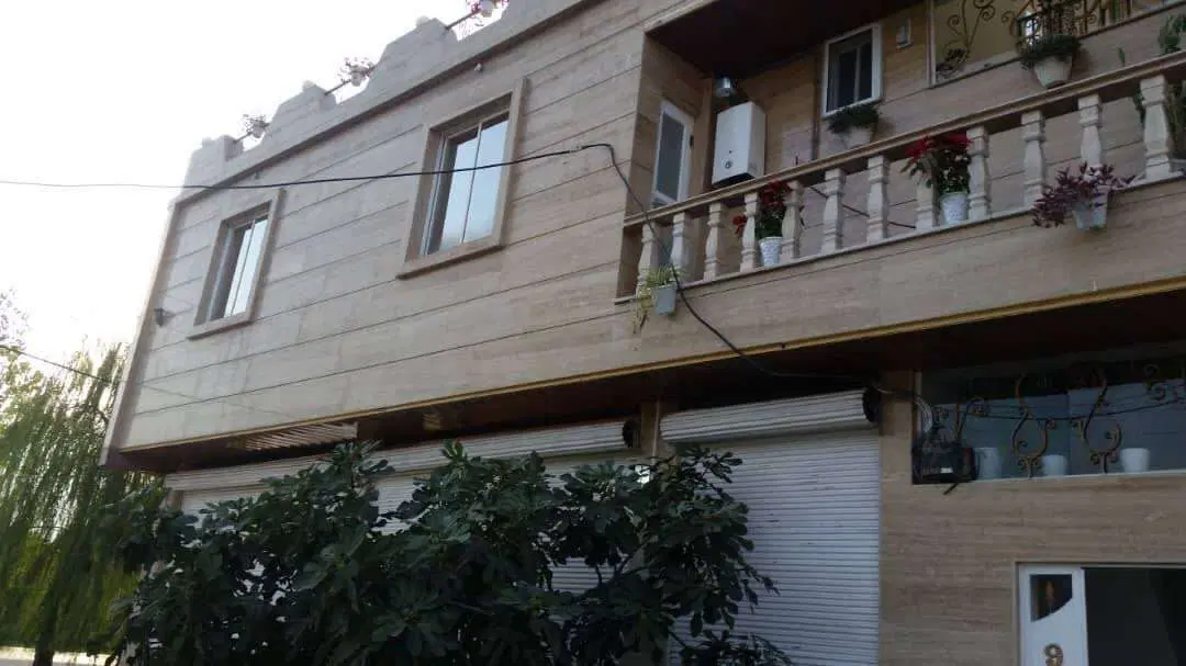 مغازه تجاری به همراه خانه مسکونی روف گاردن