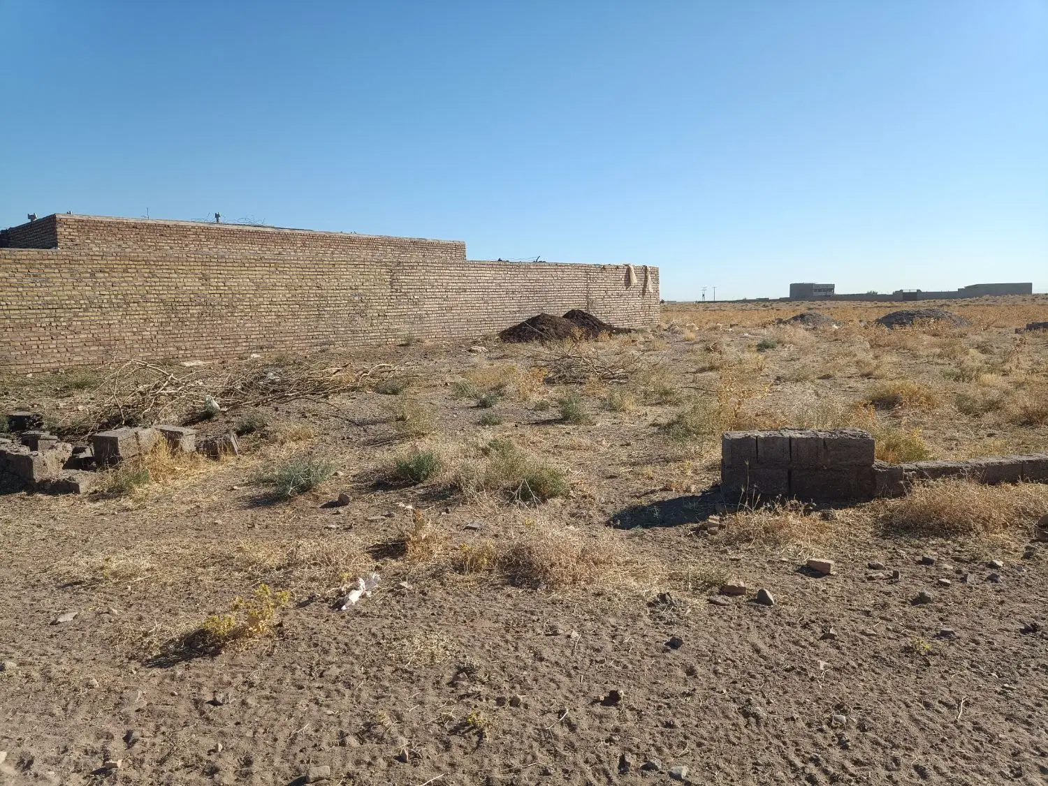 زمین دو نبش در روستای قومی