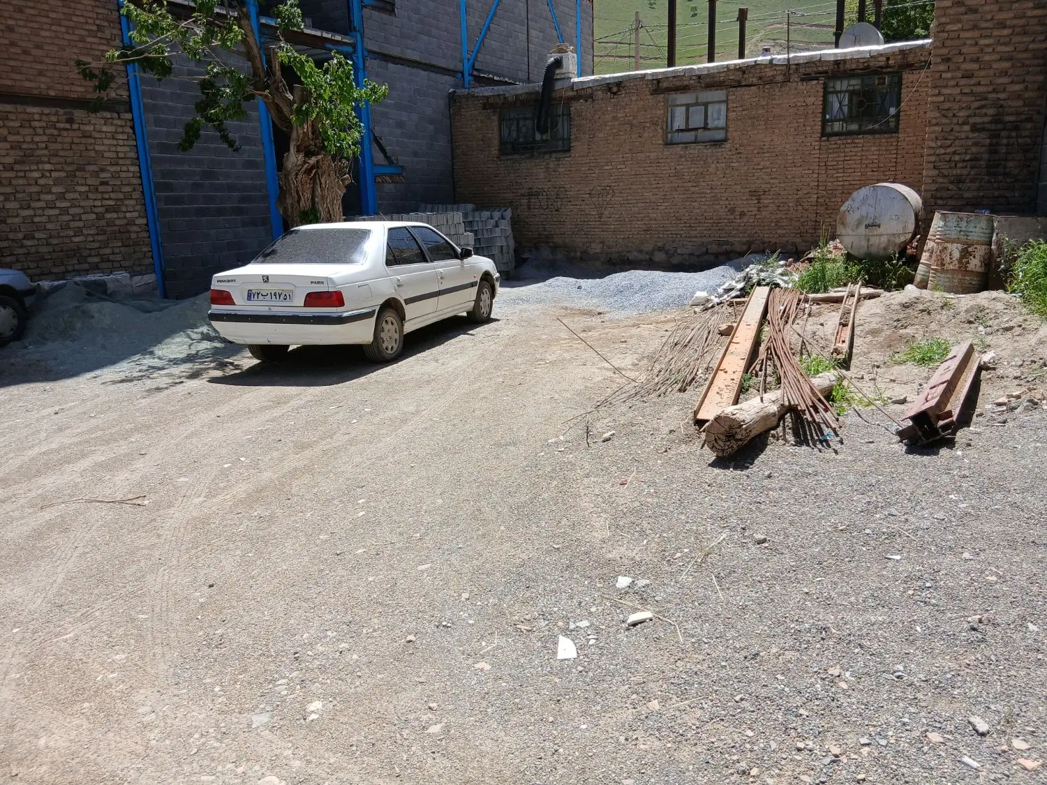 زمین   حسن اباد