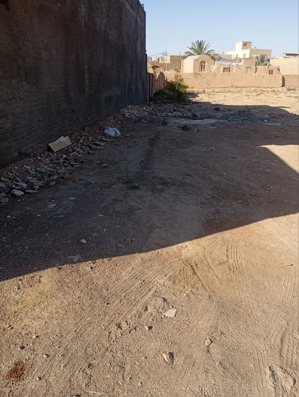 فروش یک قواره زمین مسکونی