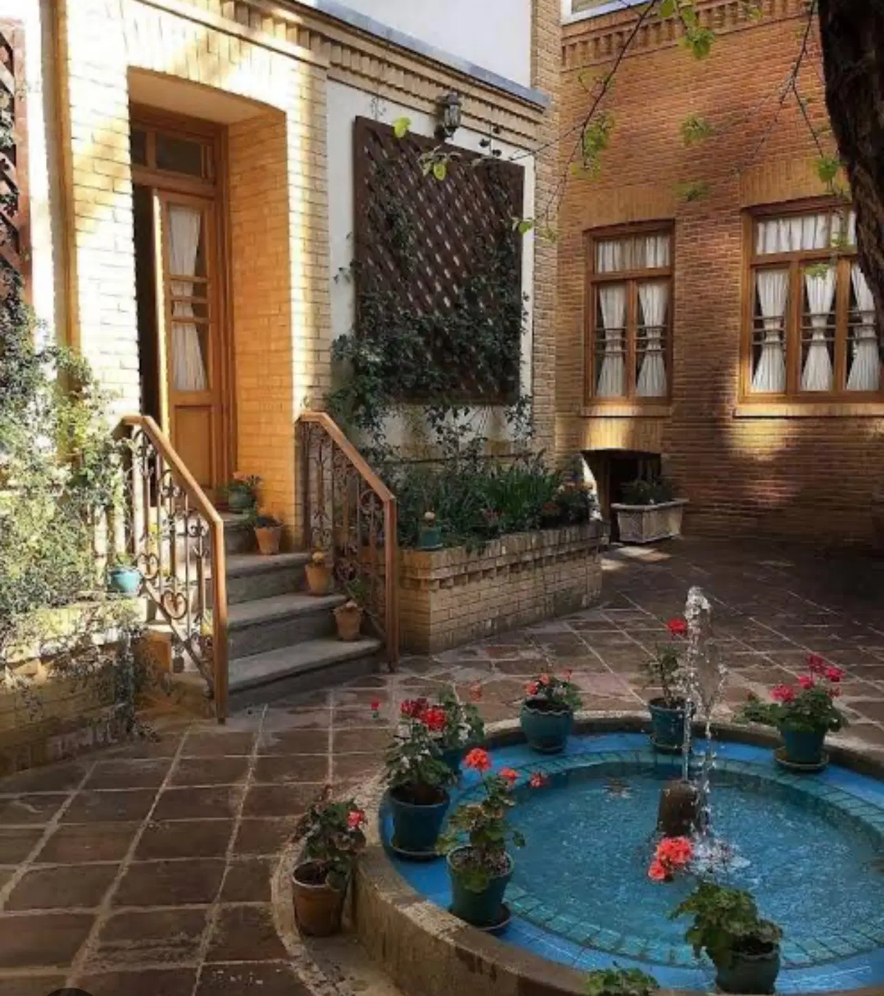 خانه ویلایی قدیمی