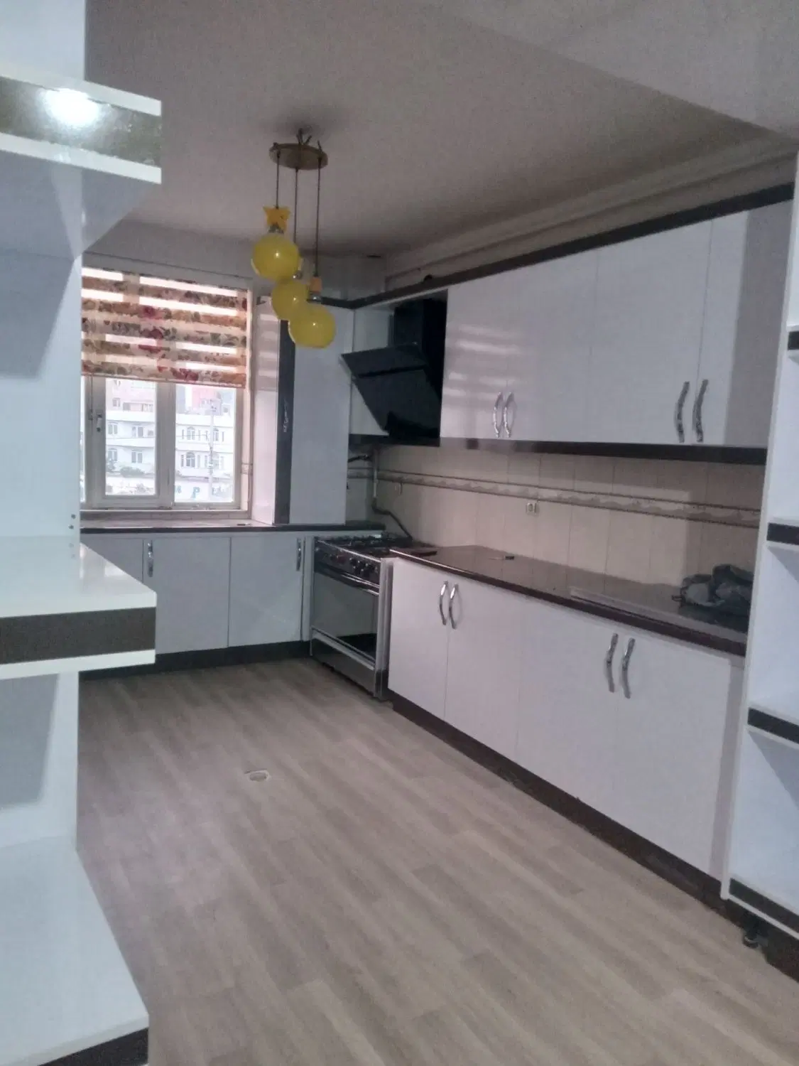 کارشناسان بر خیابان شهرداری_۹۹ متر جنوبی_تک واحد