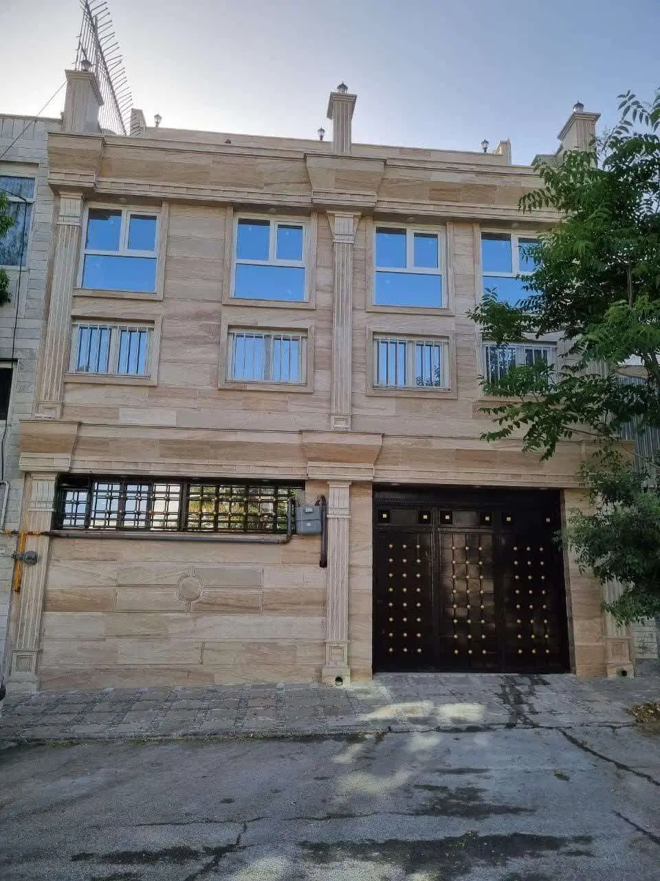 فروش آپارتمان فول امکانات بر خ فتح شیاکو