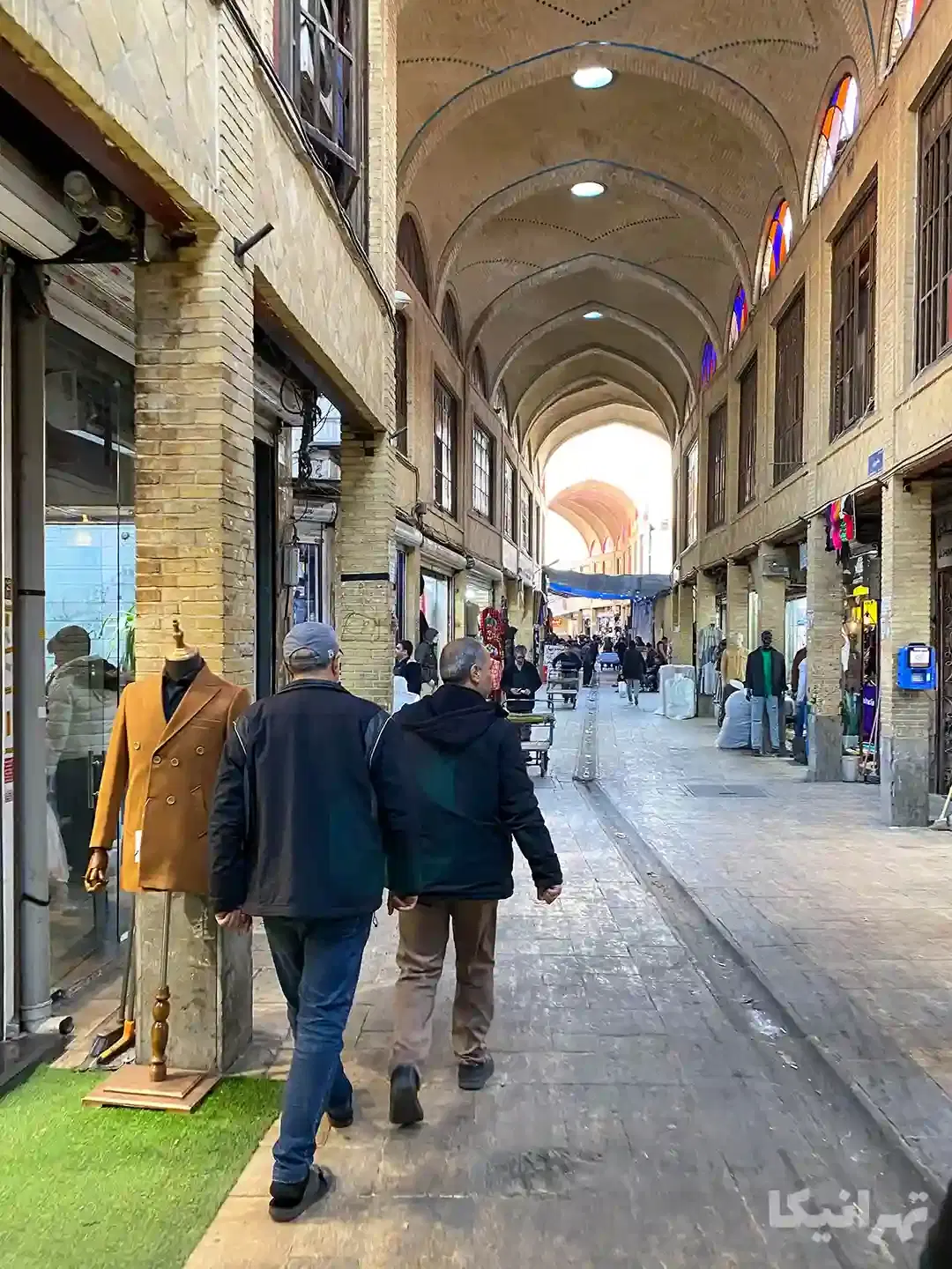 مغازه تجاری در بازار