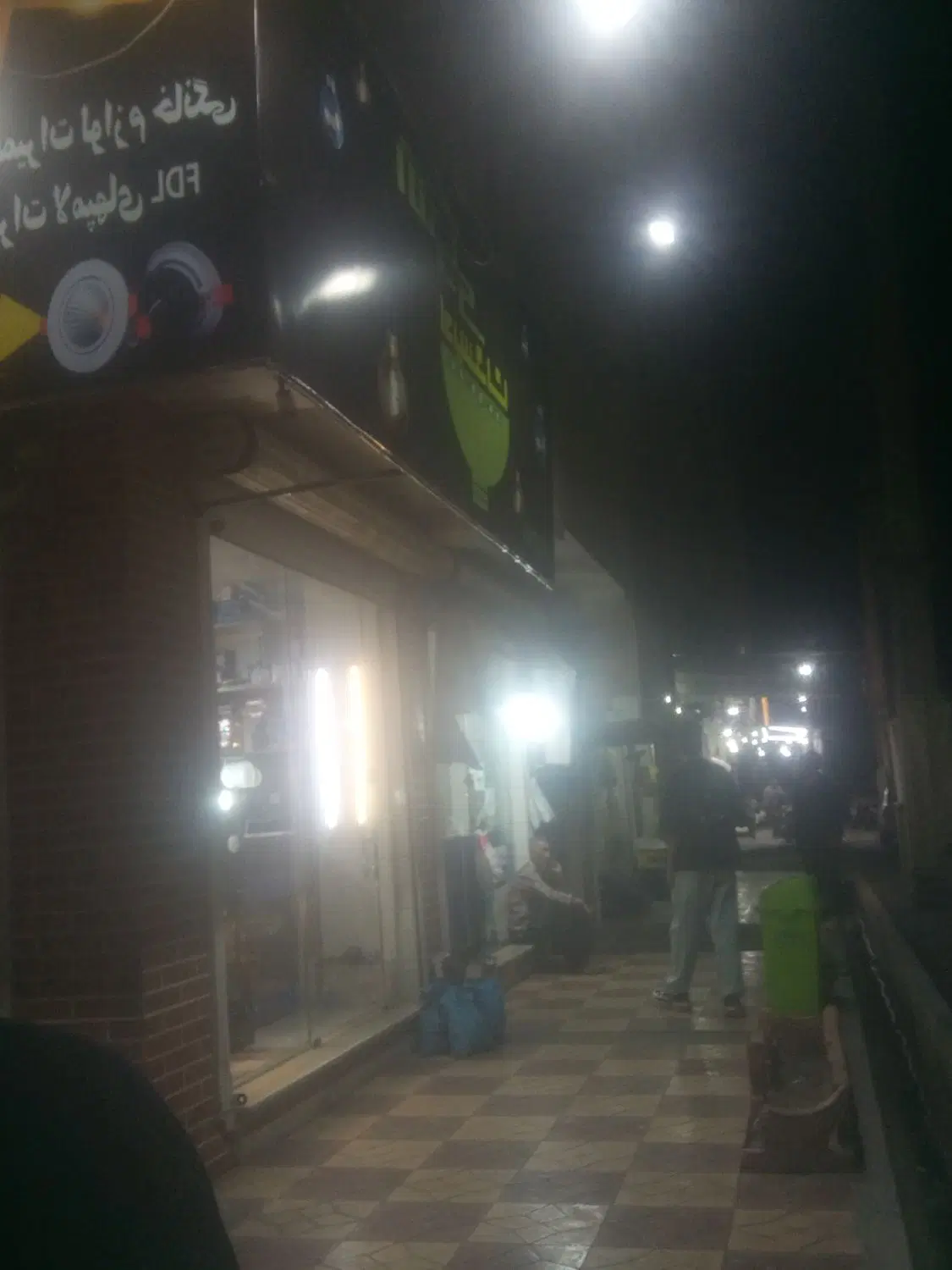 ۱۸ متر مغازه در بهترین جای شهرک گلها