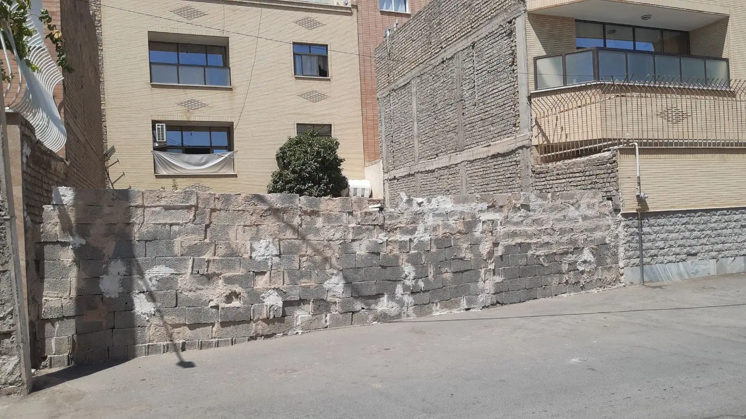 زمین ۱۲۴ متر خیابان سعدی آماده ساخت