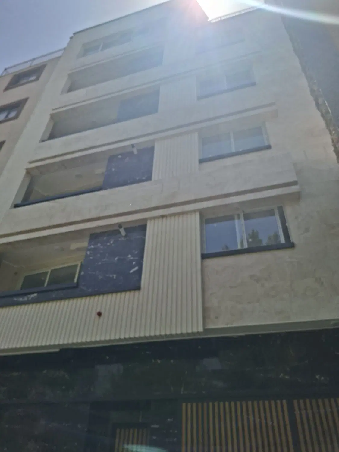 آپارتمان ۱۳۱متر جنوبی رو به افتاب  ۲سال ساخت