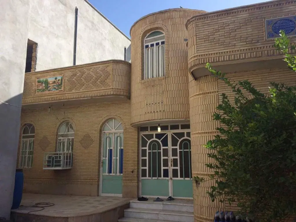 منزل مسکونی و مغازه