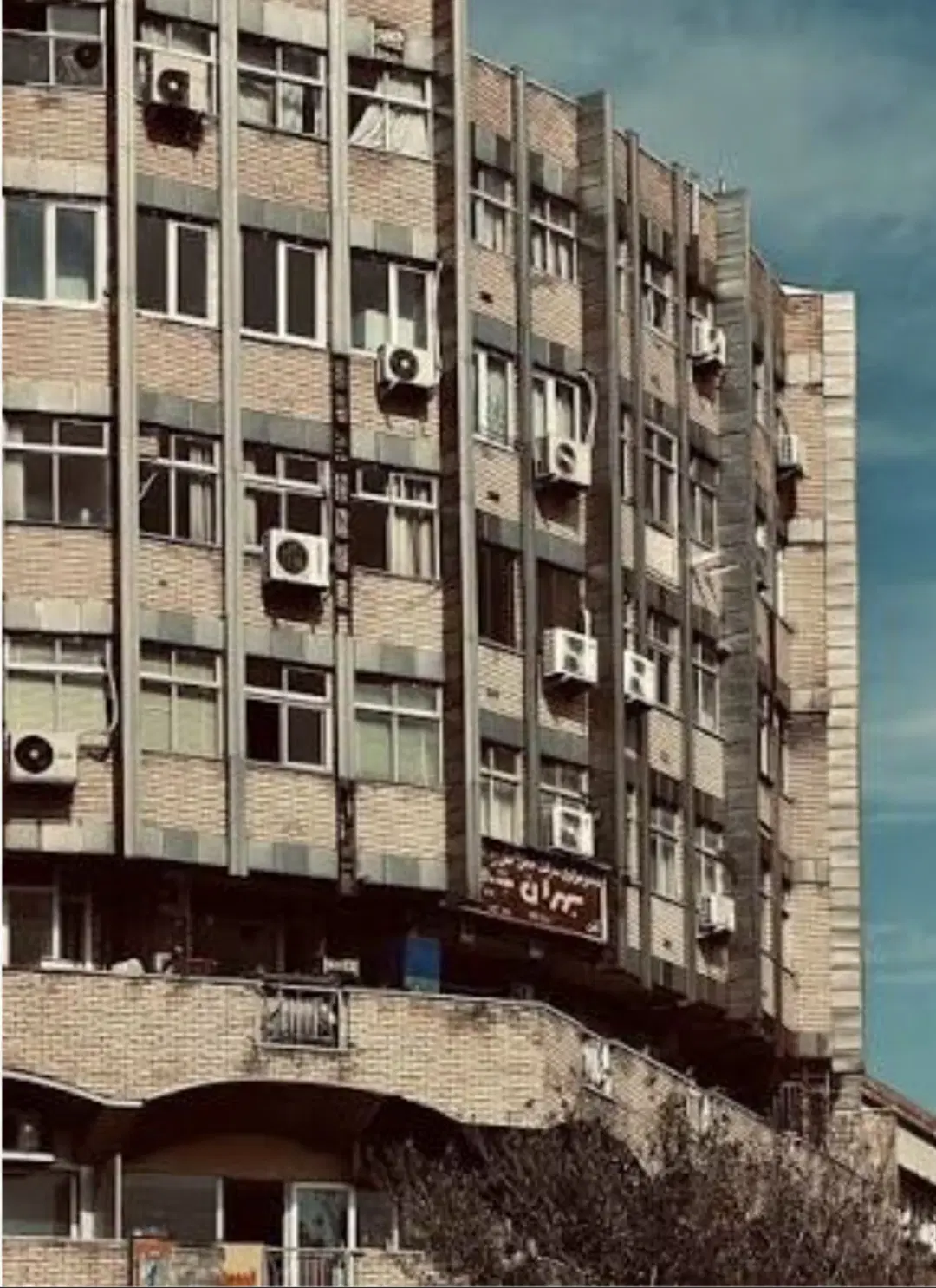 ۳۰ متر طبقه بالای همکف پاساژ برلیان