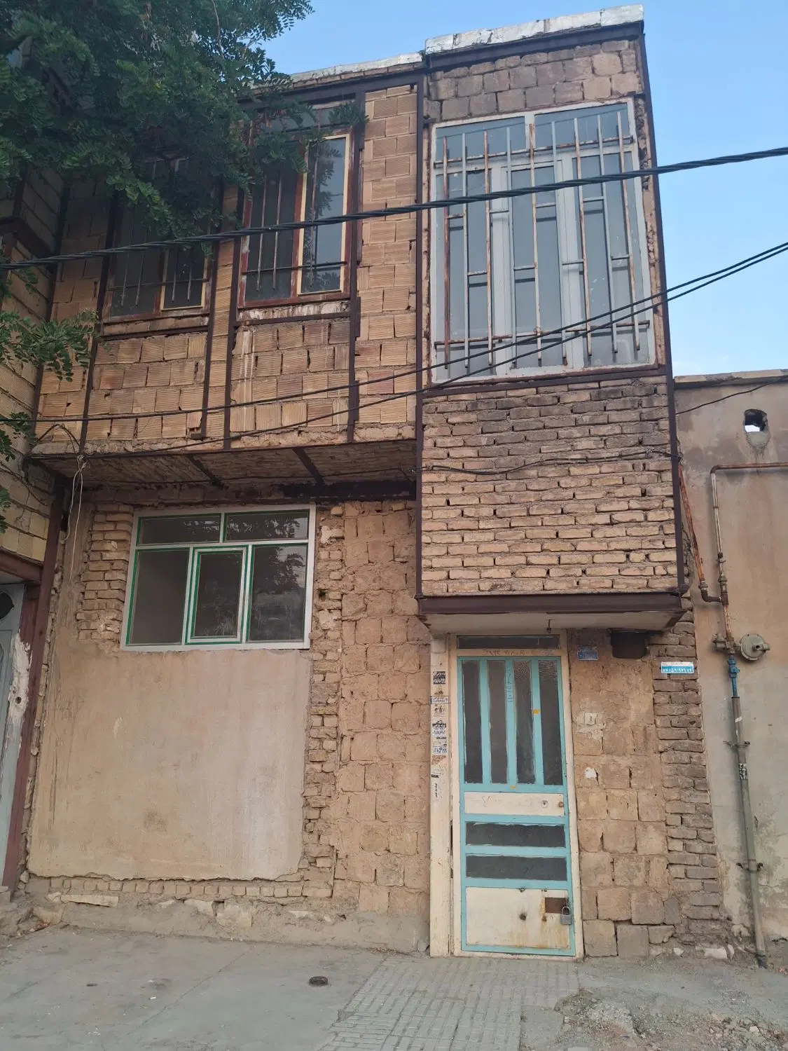 اجاره منزل مسکونی واقع درجاده قدیم خیابان نرگس