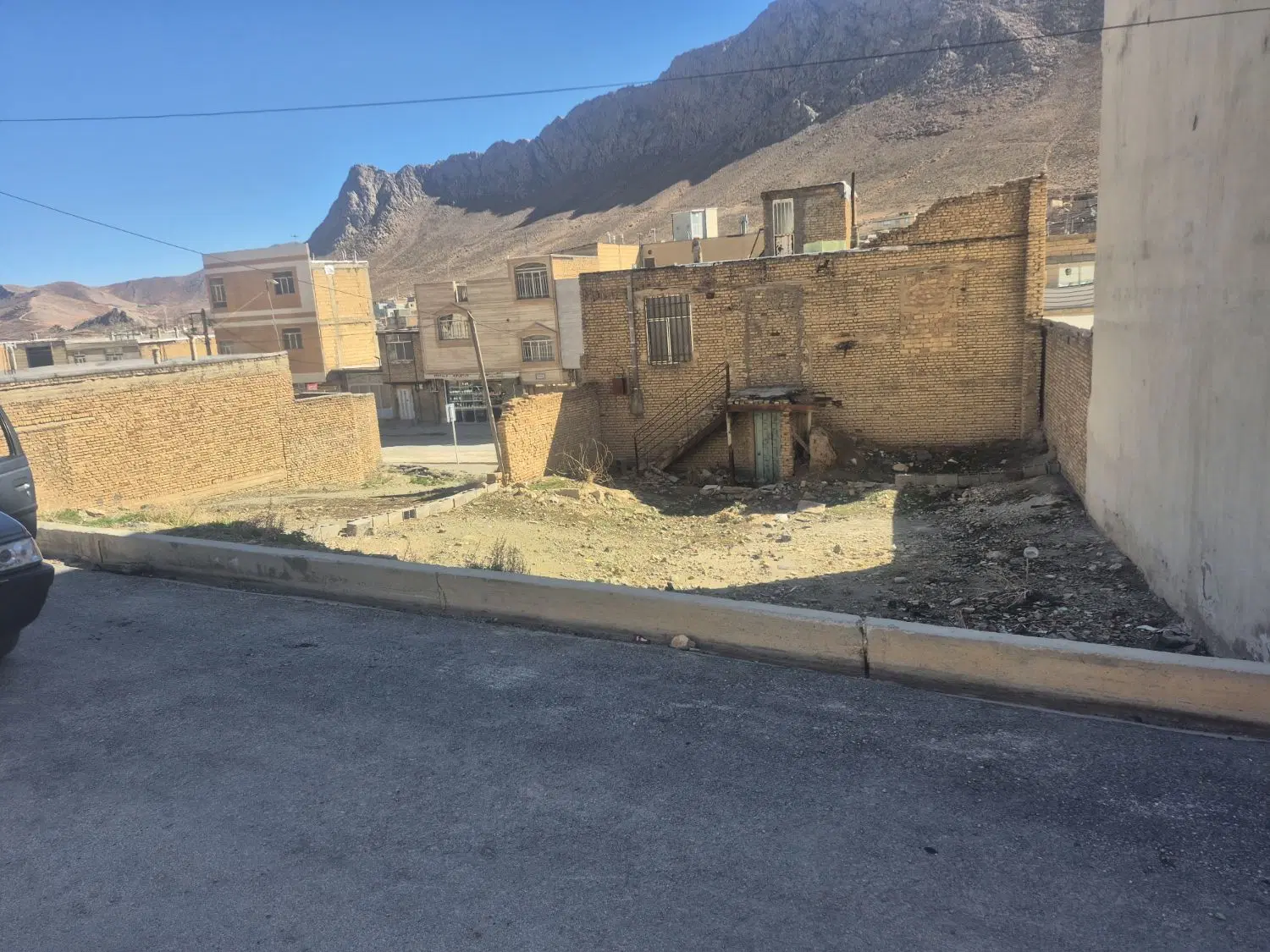 ۱۵۲ متر زمین مرکز بن موقعیت ساخت تجاری اداری