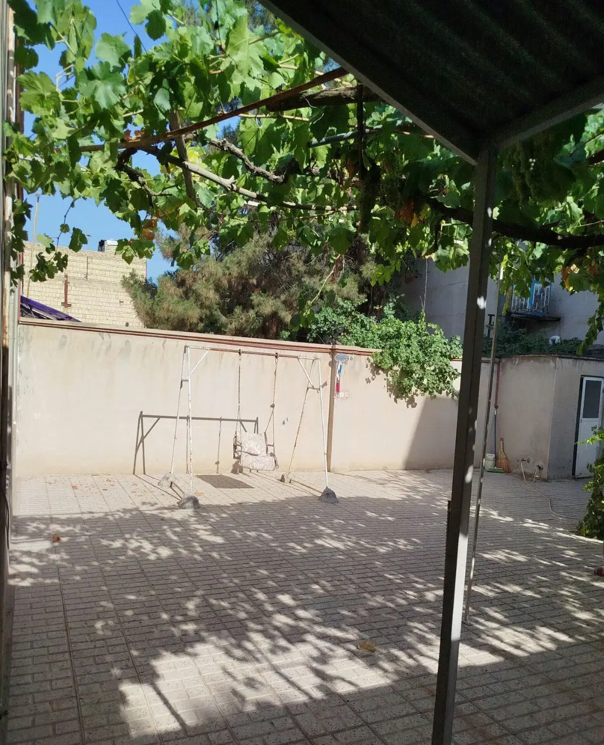 ویلایی۲۰۰متری ۲خوابه سندملکی با حاشیه 10 متر جنوبی