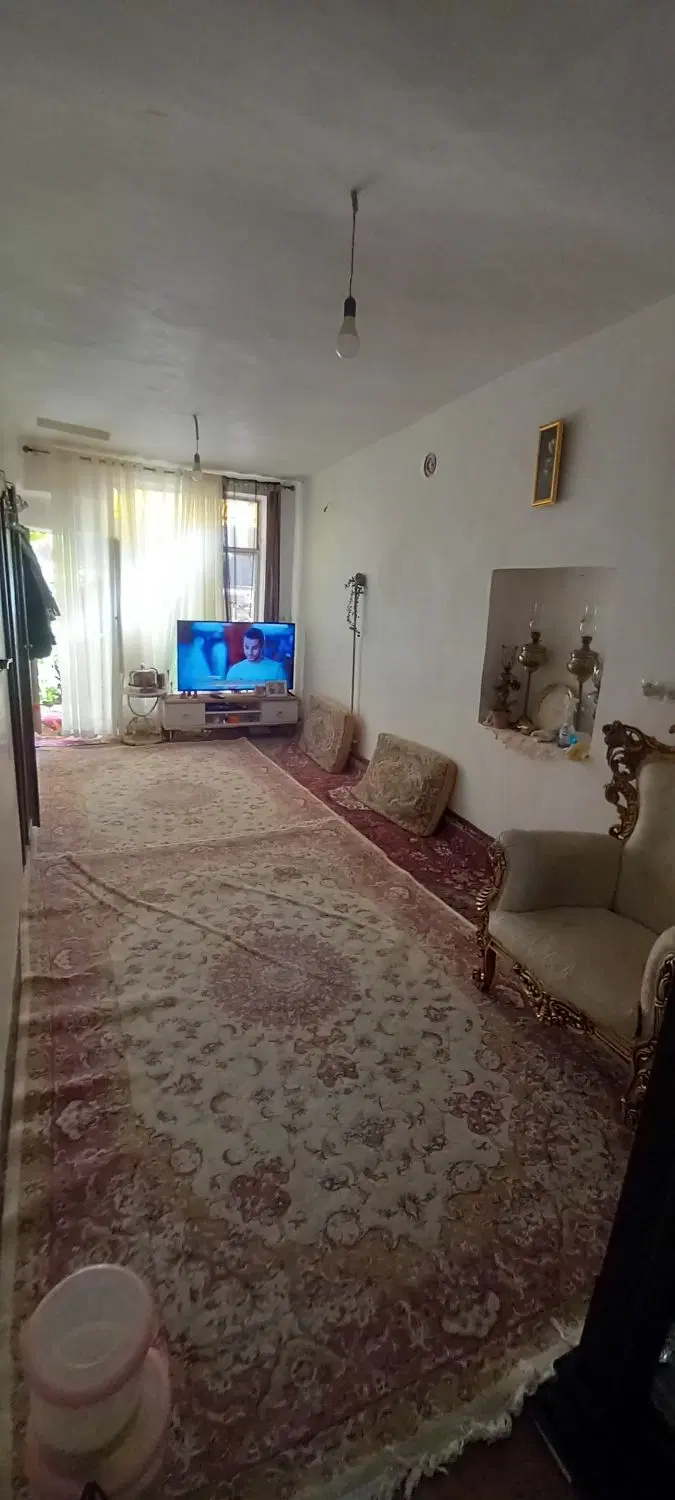 حیاط‌خانه مسکونی دربست واقع در شمس تبریزی