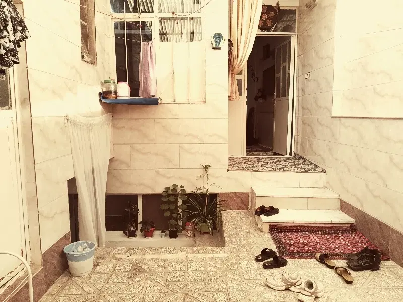 یک خانه واقع در شهر صنعتی رایگان