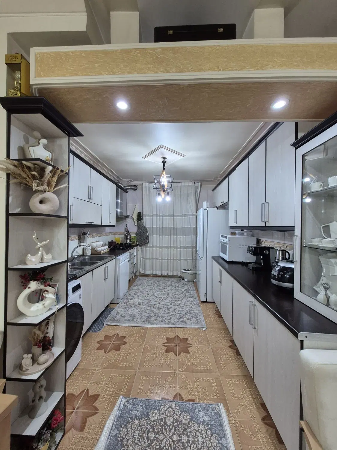 ۶۵ متر _ دو خواب _ فول امکانات _ تک واحدی