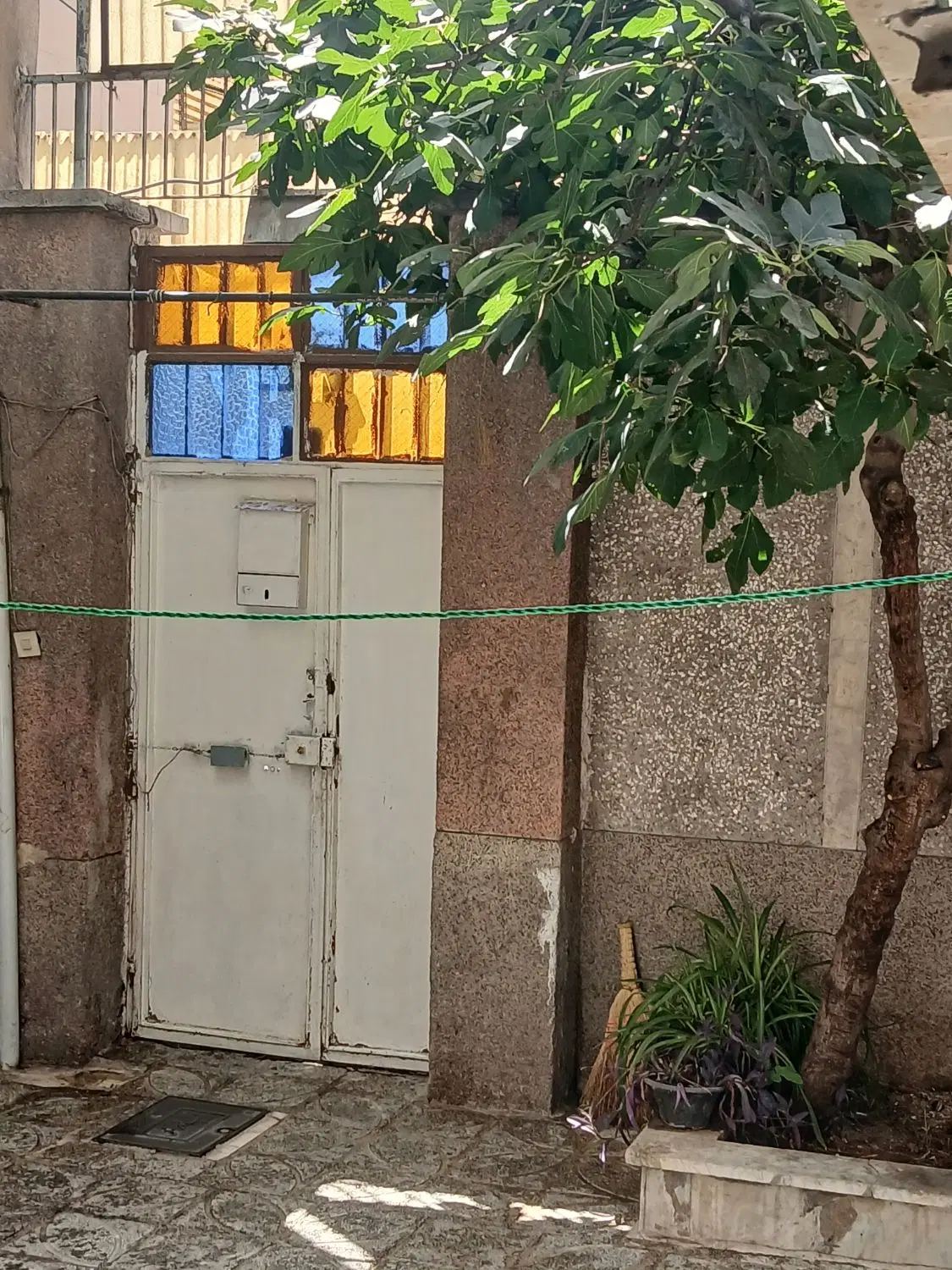 حیاط ویلایی ۹۰ متری