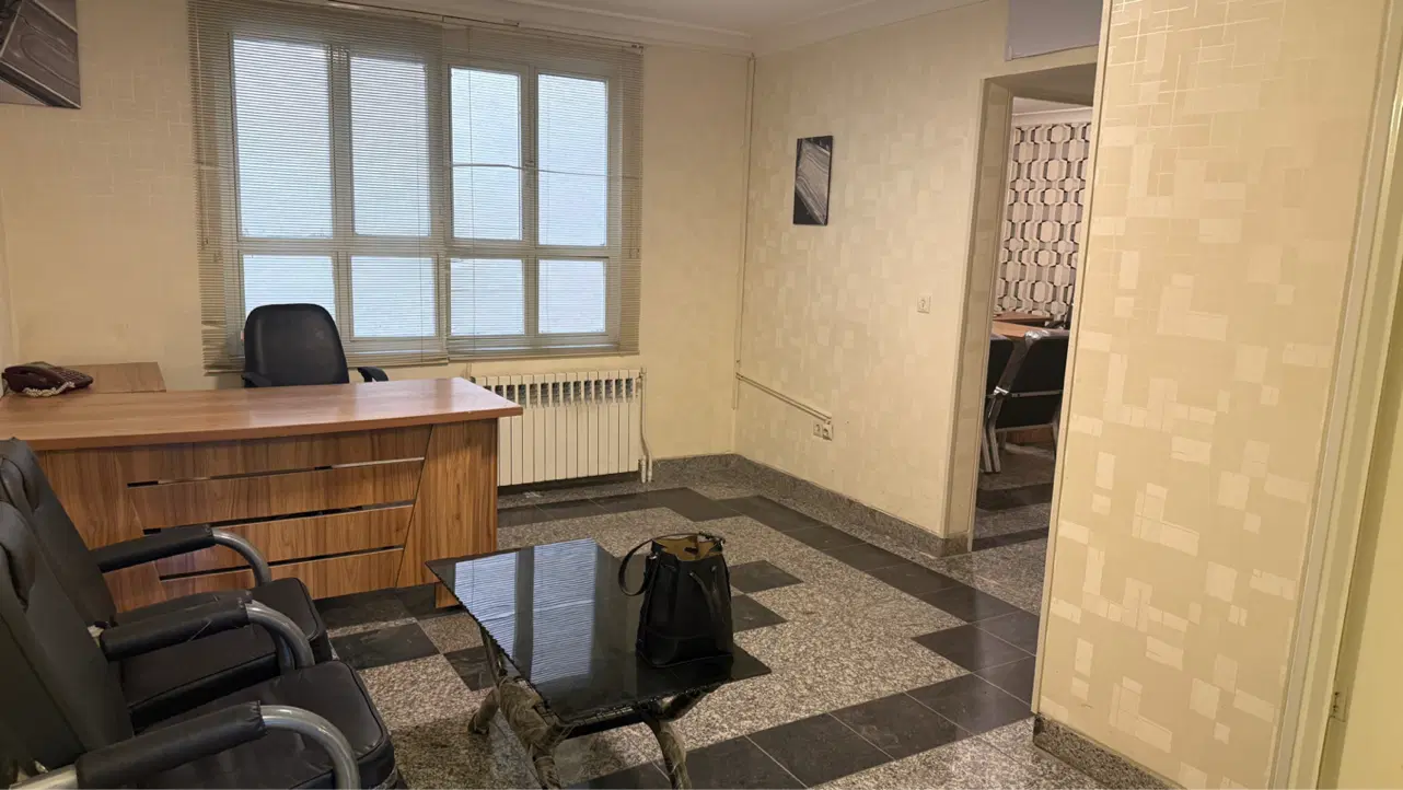 دفتر با تمام تجهیزات
