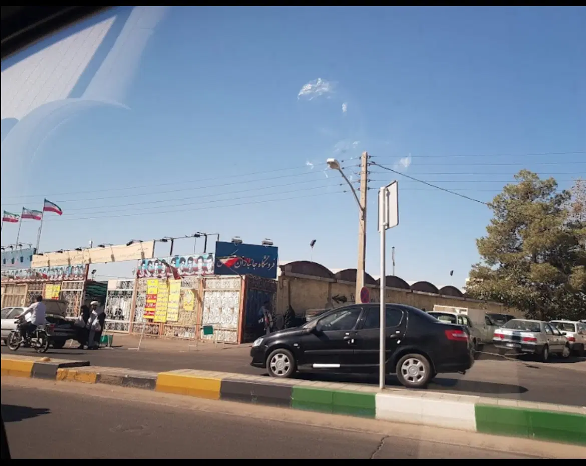 زمین اجاره میوه فروشی(بر ایثار روبه روی جانبازان)