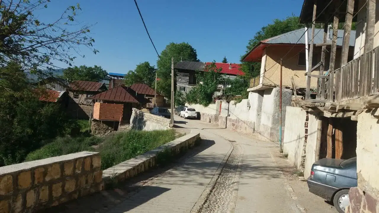 فروس زمین مسکونی دارای پروانه ساخت در هزار جریب