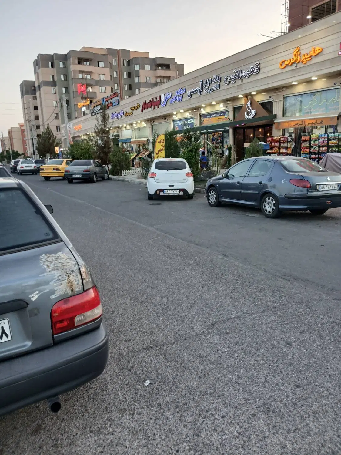 فروش مغازه ۱۲۵ متری در فاز۳ پرند