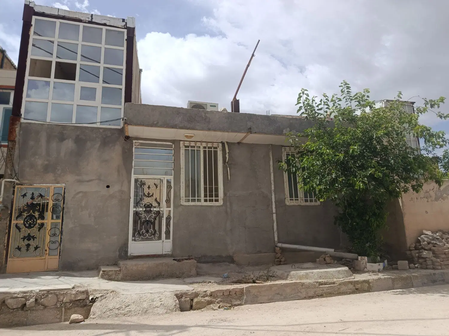 فروش فوری منزل مسکونی ویلایی