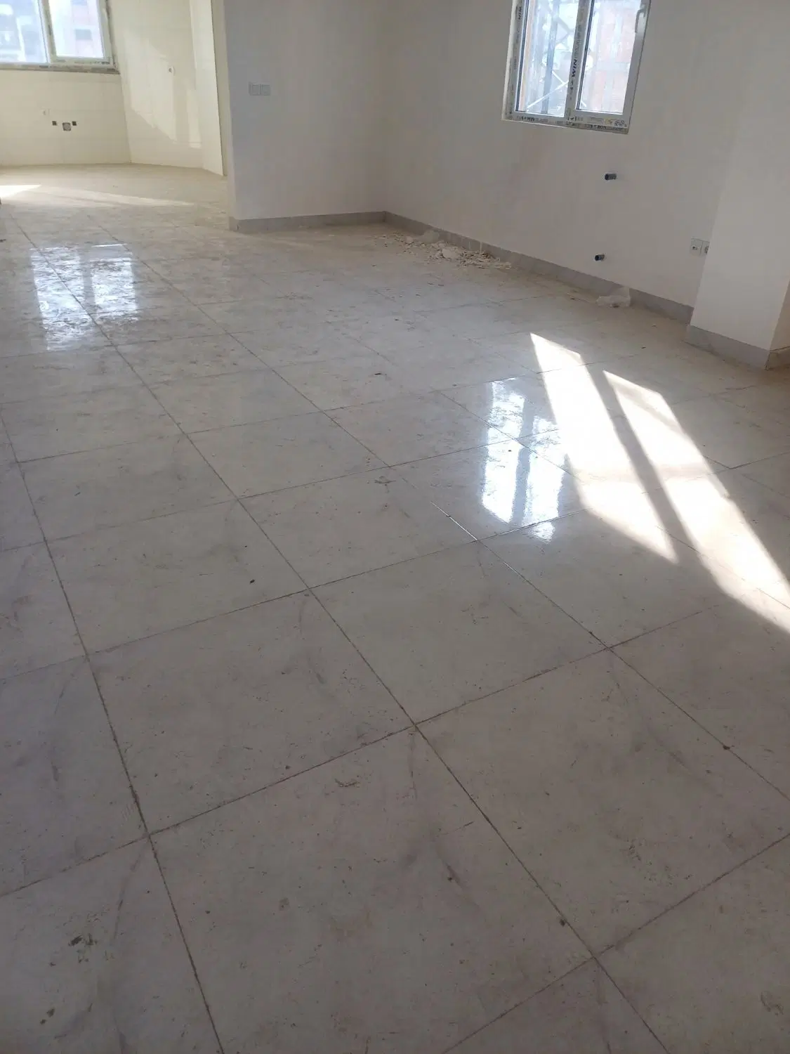 فروش آپارتمانی واقع دربرخیابان طالقانی یکم
