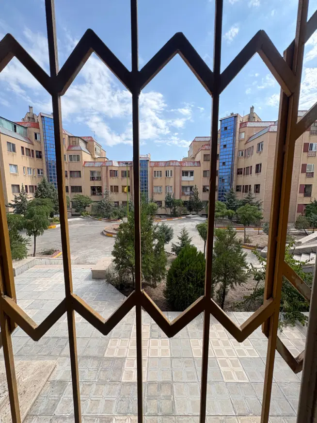 ۱۰۰متر حیاطدار فاز۴ کد۴۷۹(حمیدورمقانی وکیل ملکی)