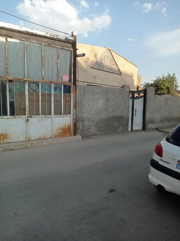 ملک بر خیابان ۱۶ متری