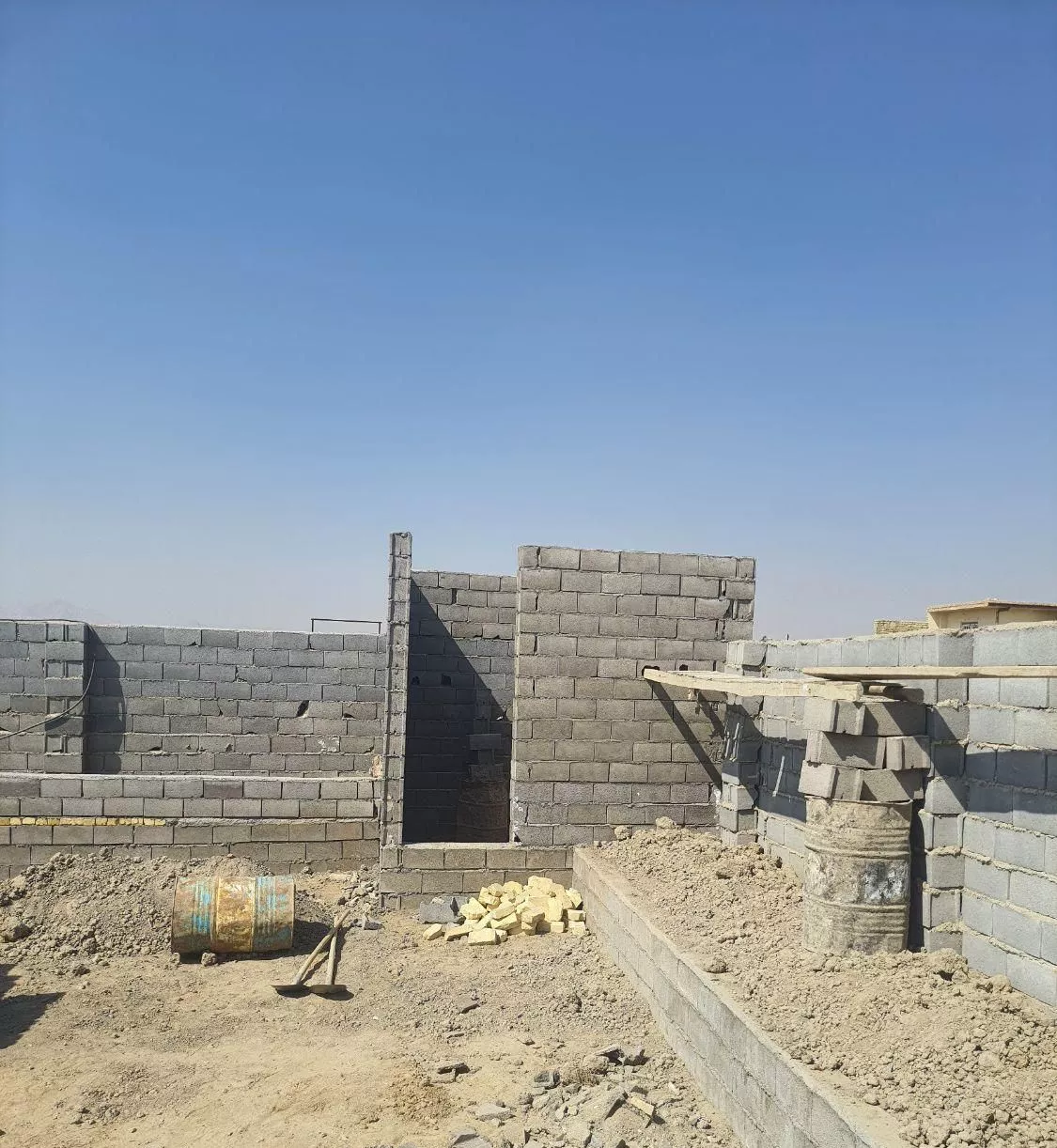 باغ نیمه ساز با آب وبرق کشاورزی وآب شرب وتبرئه