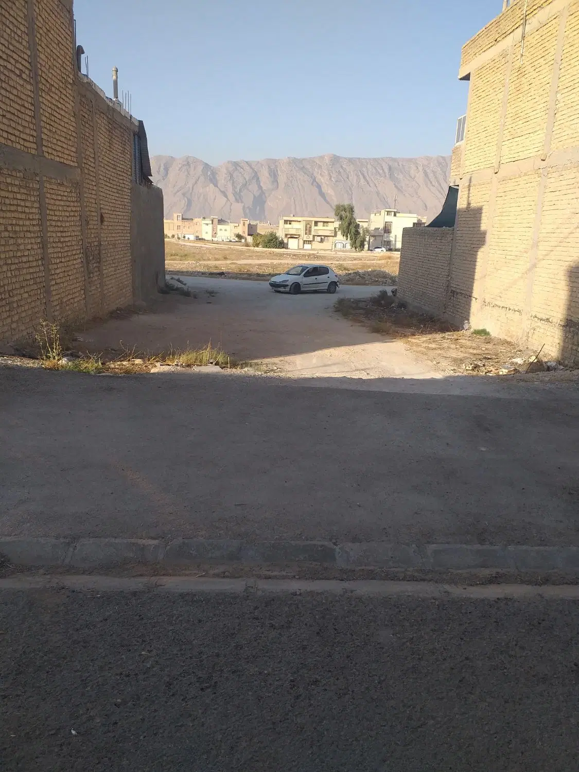 زمین کاشی و سرامیک