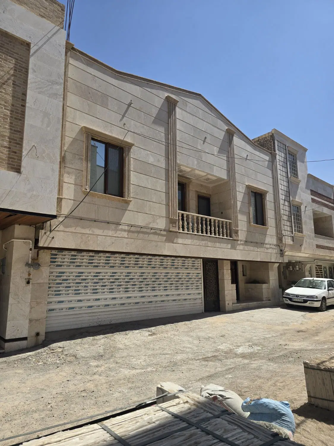 خانه پیلوت خیابان معراج