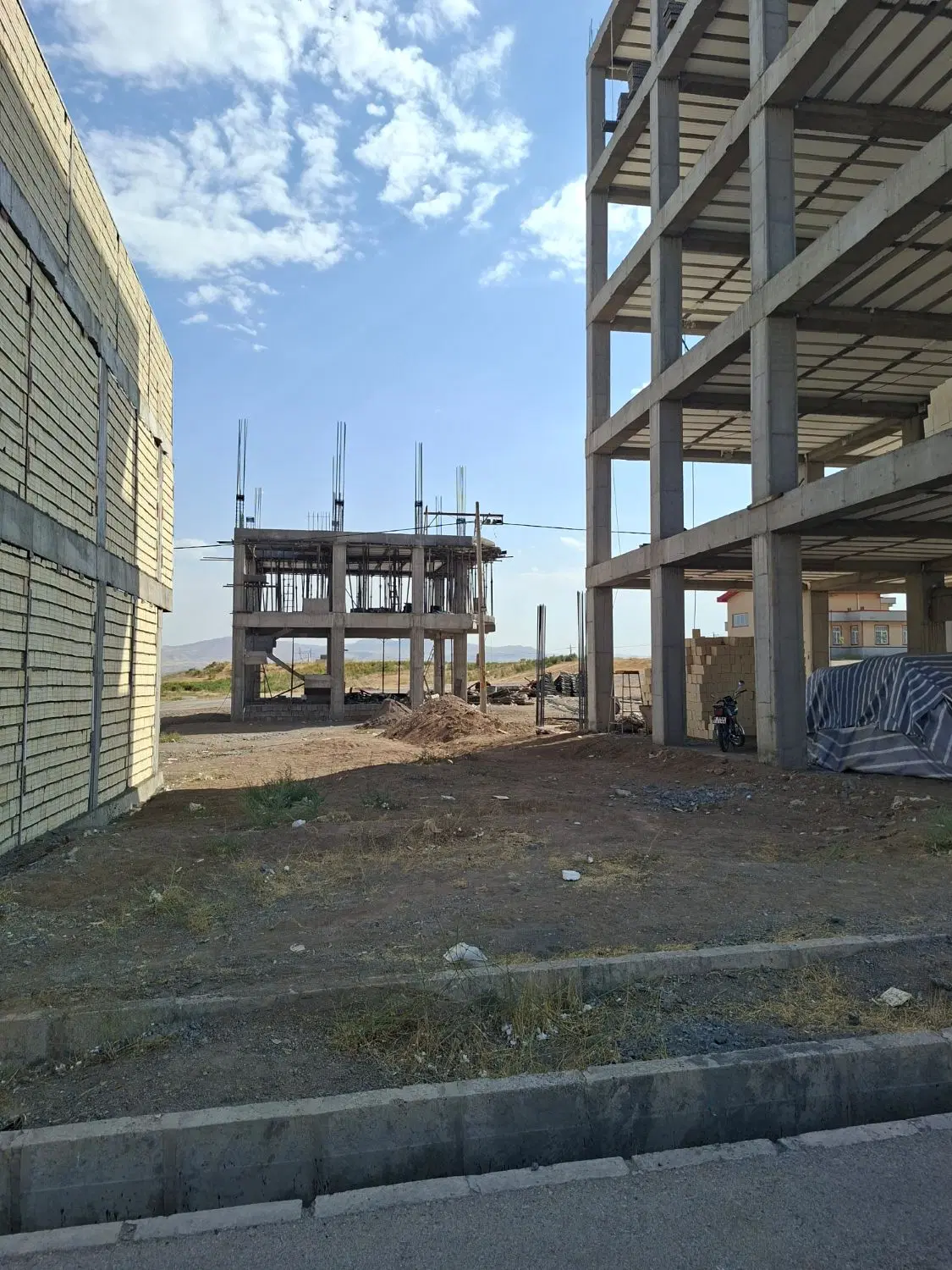۲۰۰مترزمین درشهرک اندیشه میانه