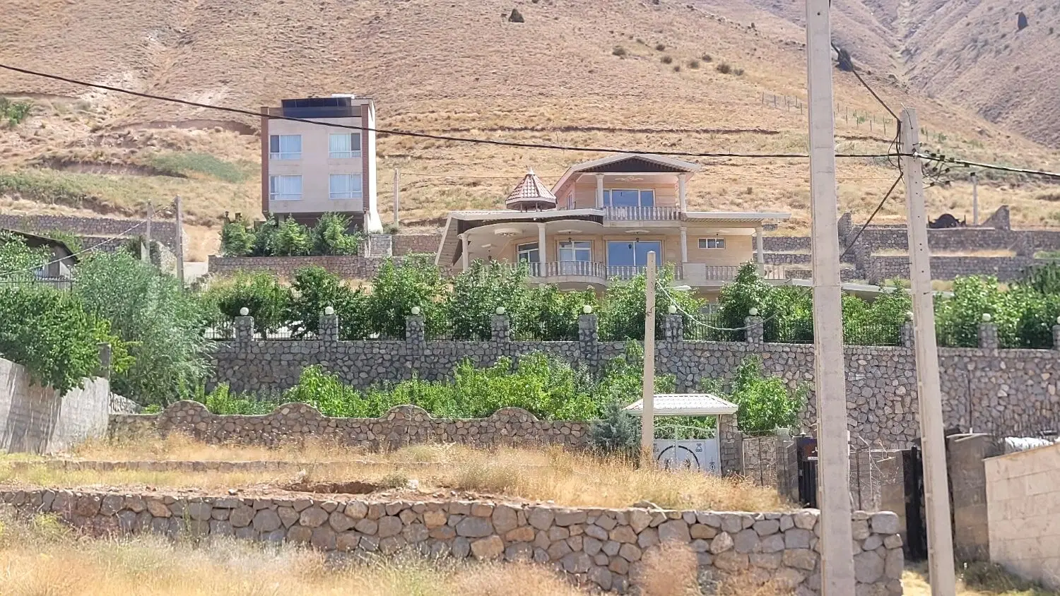 ۱۰۰۰متر زمین داخل شهرک نسیم با سند شش دانگ