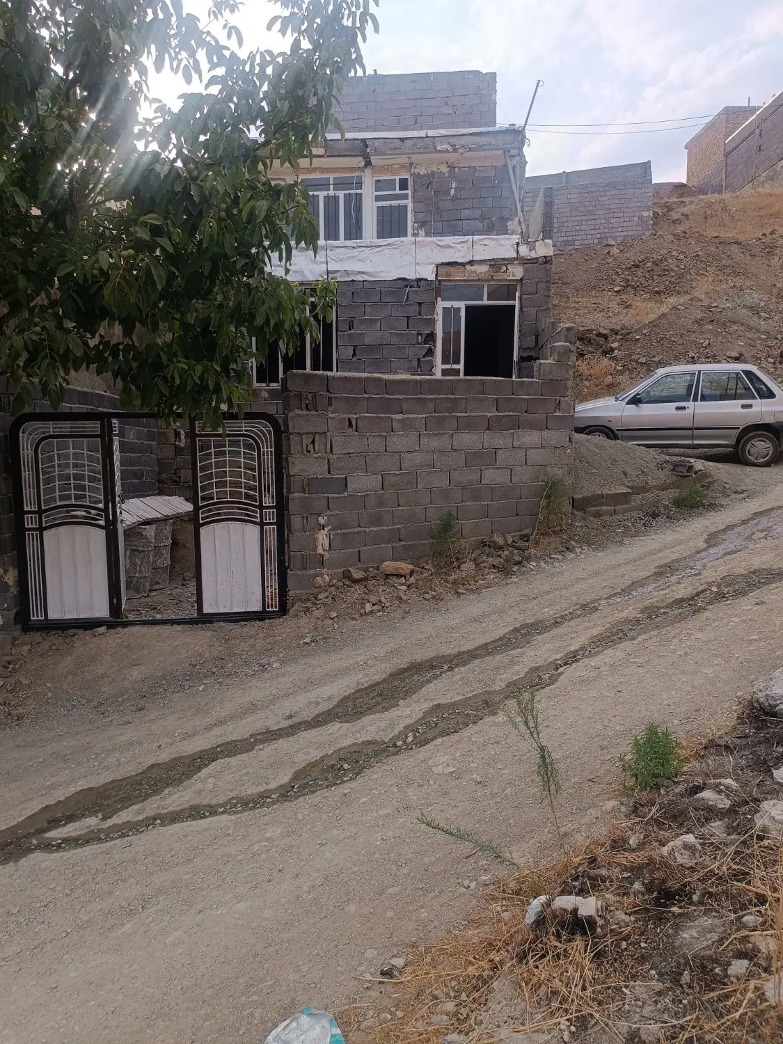 خانه نیمه کاره