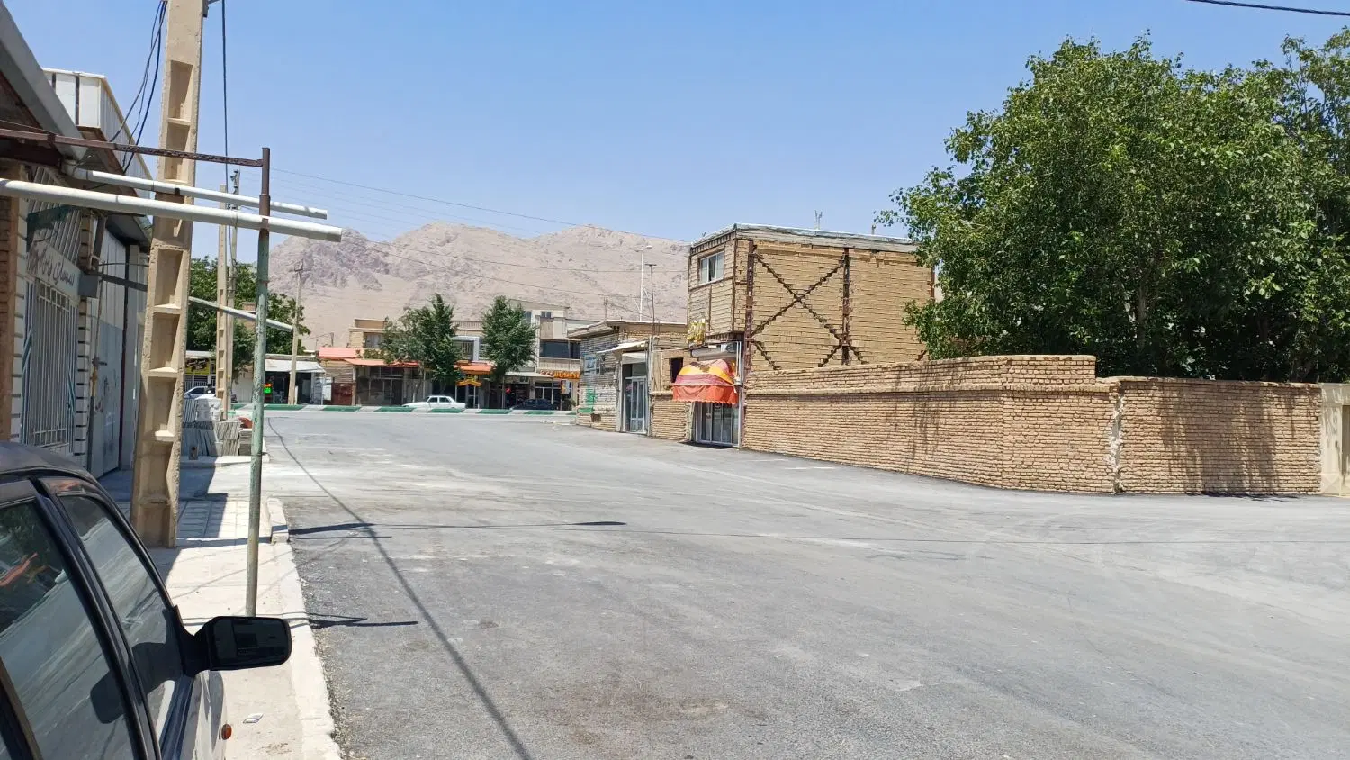 فروشی زمین تجاری دارای سند و پروانه  ساخت