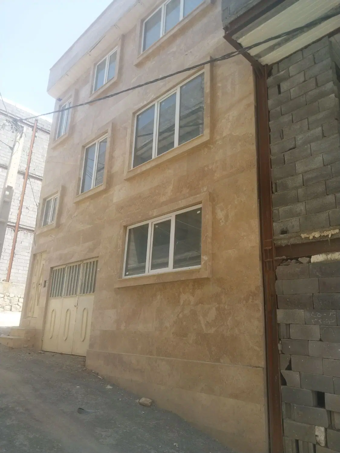 خانه نیمه کاره دوشان