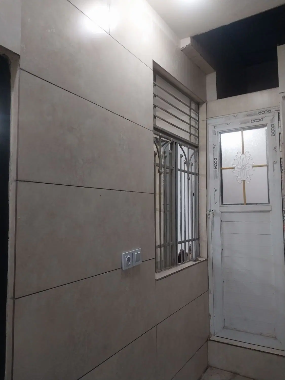 خانه طبقه اول ۱۰۰ متر با پشت بام راه جدا