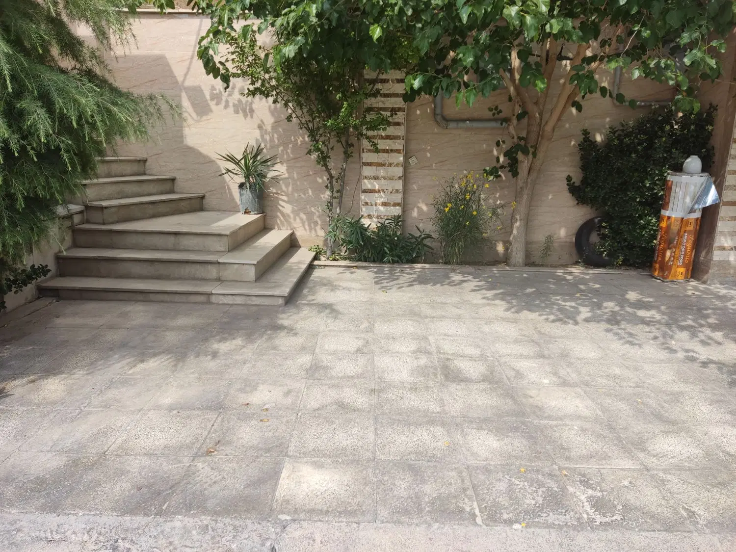 زمین مسکونی تجاری 645متری